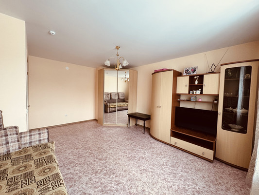 Продам однокомнатную (1-комн.) квартиру, Хабаровская ул, 8, Ишим г