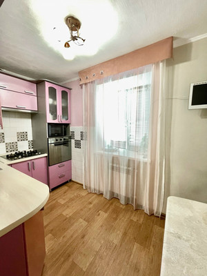 Продам трехкомнатную (3-комн.) квартиру, Сургутская ул, 4, Ишим г