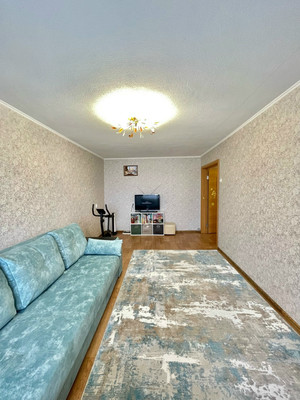 Продам трехкомнатную (3-комн.) квартиру, Сургутская ул, 4, Ишим г