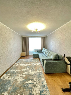 Продам трехкомнатную (3-комн.) квартиру, Сургутская ул, 4, Ишим г