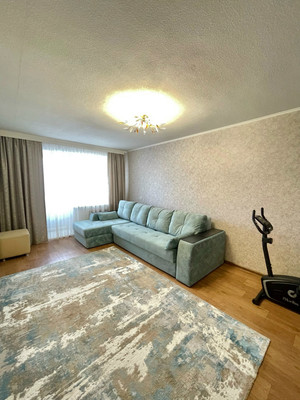 Продам трехкомнатную (3-комн.) квартиру, Сургутская ул, 4, Ишим г