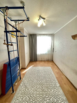 Продам трехкомнатную (3-комн.) квартиру, Сургутская ул, 4, Ишим г