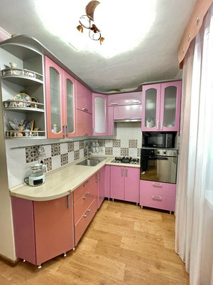 Продам трехкомнатную (3-комн.) квартиру, Сургутская ул, 4, Ишим г