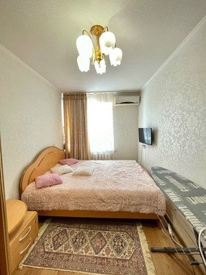 Продам трехкомнатную (3-комн.) квартиру, Сургутская ул, 4, Ишим г