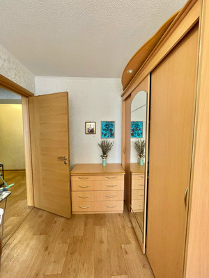 Продам трехкомнатную (3-комн.) квартиру, Сургутская ул, 4, Ишим г