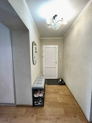 Продам трехкомнатную (3-комн.) квартиру, Сургутская ул, 4, Ишим г