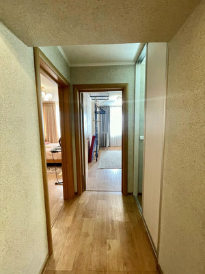 Продам трехкомнатную (3-комн.) квартиру, Сургутская ул, 4, Ишим г