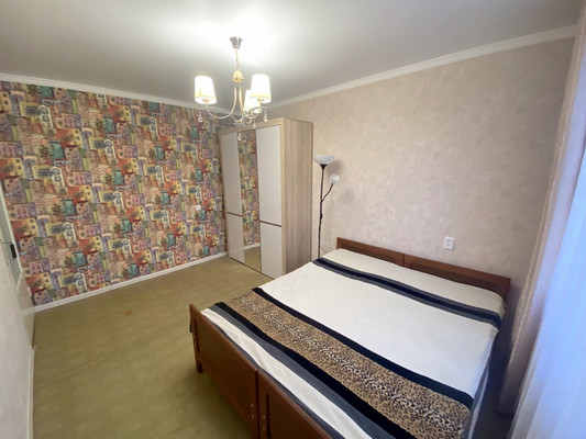 Продам трехкомнатную (3-комн.) квартиру, Школьная ул, 5, Витязево с