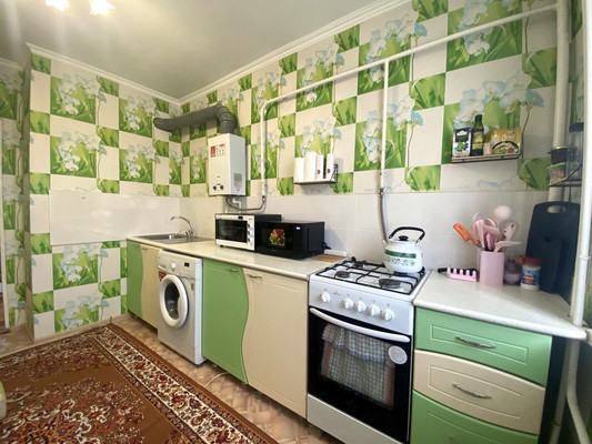 Продам трехкомнатную (3-комн.) квартиру, Школьная ул, 5, Витязево с