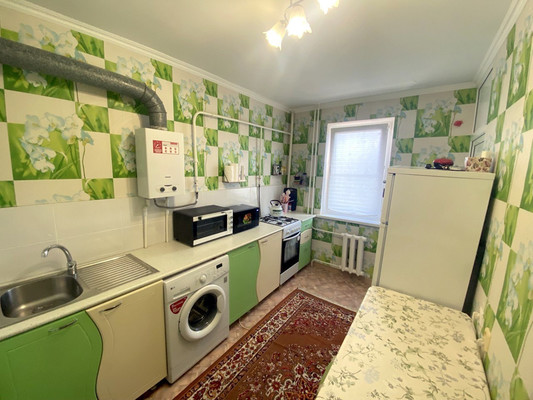 Продам трехкомнатную (3-комн.) квартиру, Школьная ул, 5, Витязево с