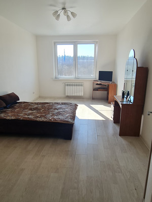 Продам трехкомнатную (3-комн.) квартиру, Победы ул, 5к3, Десна д