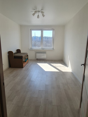 Продам трехкомнатную (3-комн.) квартиру, Победы ул, 5к3, Десна д