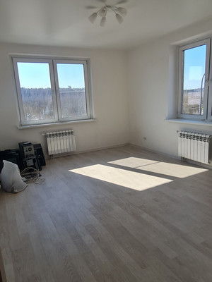 Продам трехкомнатную (3-комн.) квартиру, Победы ул, 5к3, Десна д