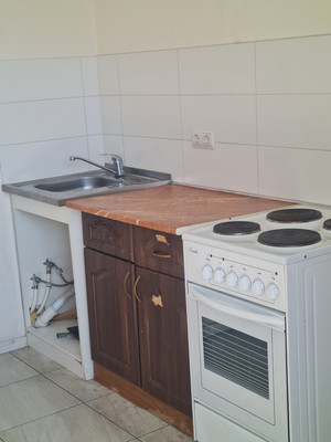 Продам трехкомнатную (3-комн.) квартиру, Победы ул, 5к3, Десна д