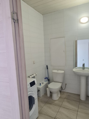 Продам трехкомнатную (3-комн.) квартиру, Победы ул, 5к3, Десна д