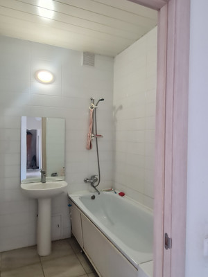 Продам трехкомнатную (3-комн.) квартиру, Победы ул, 5к3, Десна д