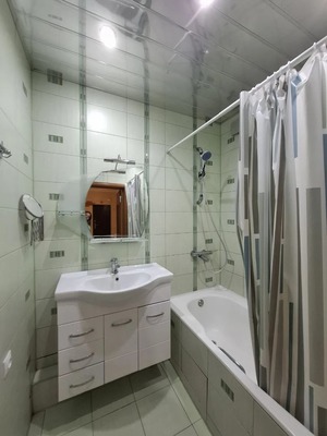 Продам трехкомнатную (3-комн.) квартиру, Подвойского ул, 125, Тихорецк г