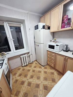 Продам двухкомнатную (2-комн.) квартиру, Строителей ул, 6, Молодежное пгт