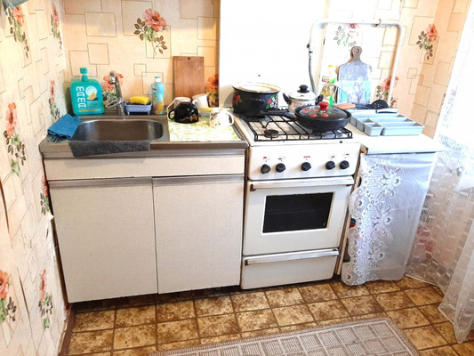 Продам двухкомнатную (2-комн.) квартиру, Октябрьская ул, 8, Тихорецк г