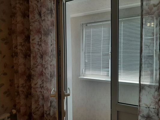 Продам двухкомнатную (2-комн.) квартиру, Калинина ул, 105, Тихорецк г