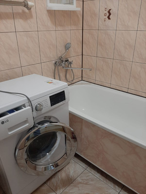 Продам двухкомнатную (2-комн.) квартиру, Калинина ул, 105, Тихорецк г