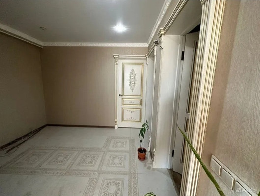 Продам трехкомнатную (3-комн.) квартиру, Меньшикова ул, 70, Тихорецк г