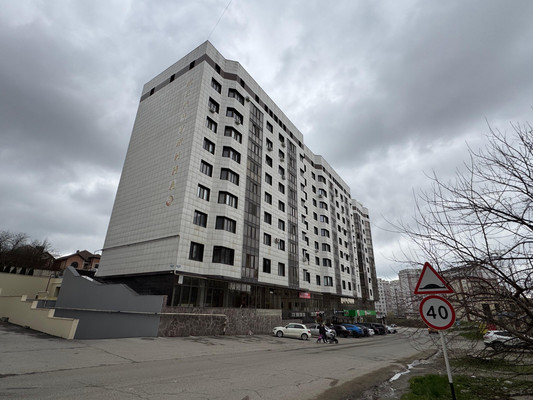 Продам трехкомнатную (3-комн.) квартиру, Атажукина ул, 11, Нальчик г