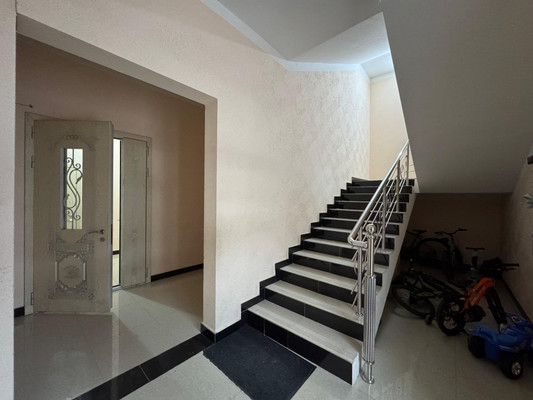 Продам трехкомнатную (3-комн.) квартиру, Атажукина ул, 11, Нальчик г