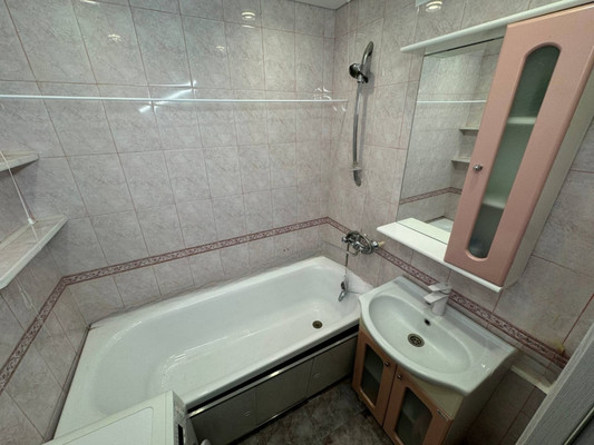 Продам двухкомнатную (2-комн.) квартиру, Пионерская ул, 71, Комсомольск-на-Амуре г