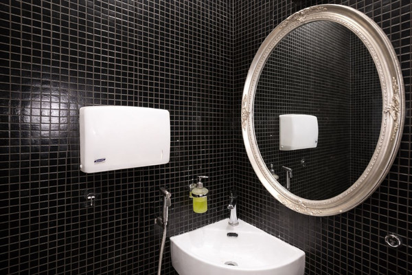 Продам трехкомнатную (3-комн.) квартиру, Шпалерная ул, 38, Санкт-Петербург г