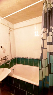 Продам трехкомнатную (3-комн.) квартиру, Пионерская ул, 381, Майкоп г