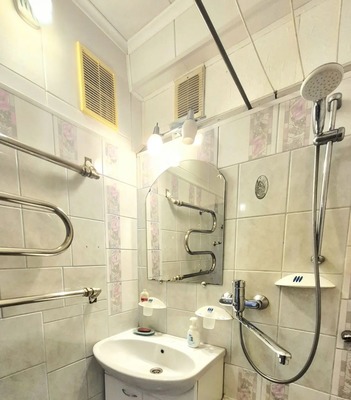 Сдам трехкомнатную (3-комн.) квартиру, Шаврова ул, 7Ак1, Санкт-Петербург г