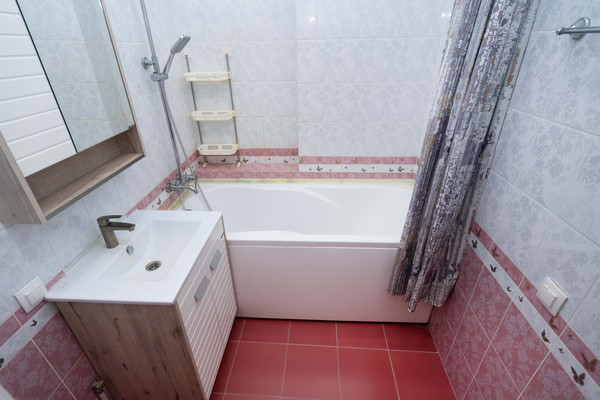 Продам двухкомнатную (2-комн.) квартиру, Ямская ул, 10, Ханты-Мансийск г