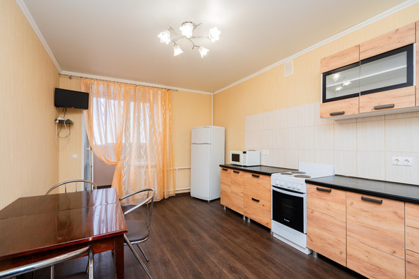 Продам двухкомнатную (2-комн.) квартиру, Революции пр-кт, 9А, Воронеж г