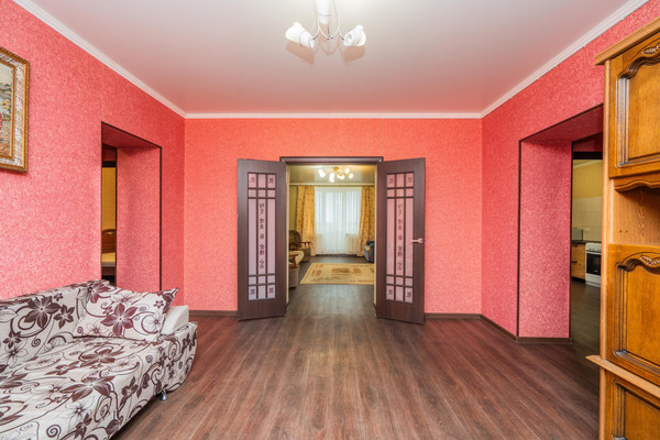 Продам двухкомнатную (2-комн.) квартиру, Революции пр-кт, 9А, Воронеж г