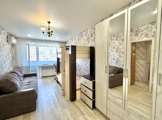 Продам двухкомнатную (2-комн.) квартиру, Николая Островского ул, 61, Астрахань г