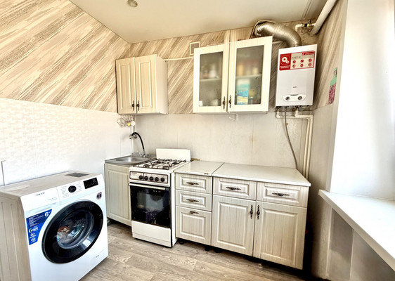 Продам двухкомнатную (2-комн.) квартиру, Николая Островского ул, 61, Астрахань г