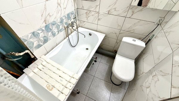 Продам двухкомнатную (2-комн.) квартиру, Николая Островского ул, 61, Астрахань г