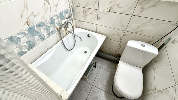 Продам двухкомнатную (2-комн.) квартиру, Николая Островского ул, 61, Астрахань г