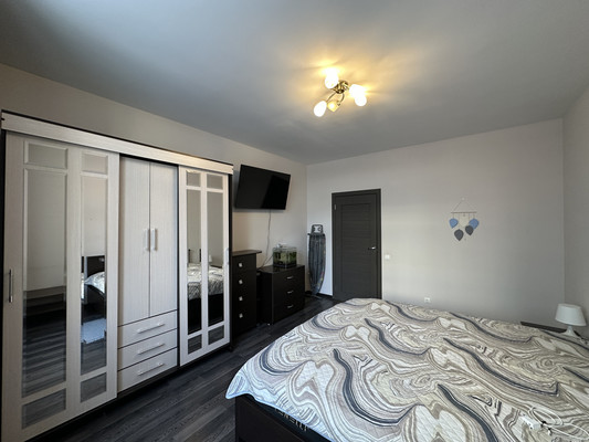 Продам трехкомнатную (3-комн.) квартиру, Маршала Блюхера пр-кт, 9к2, Санкт-Петербург г