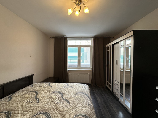 Продам трехкомнатную (3-комн.) квартиру, Маршала Блюхера пр-кт, 9к2, Санкт-Петербург г