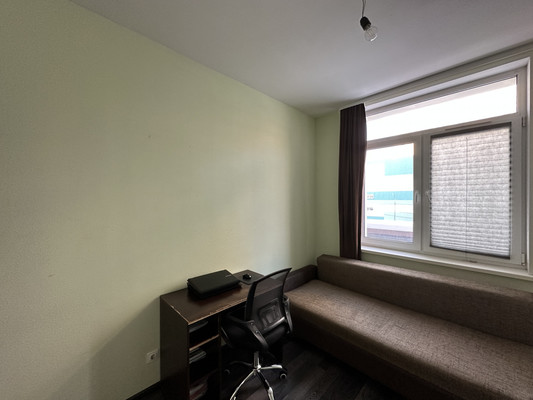 Продам трехкомнатную (3-комн.) квартиру, Маршала Блюхера пр-кт, 9к2, Санкт-Петербург г