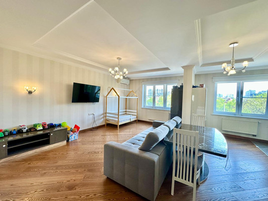 Продам трехкомнатную (3-комн.) квартиру, им. Гаврилова П.М. ул, 27, Краснодар г