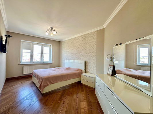 Продам трехкомнатную (3-комн.) квартиру, им. Гаврилова П.М. ул, 27, Краснодар г