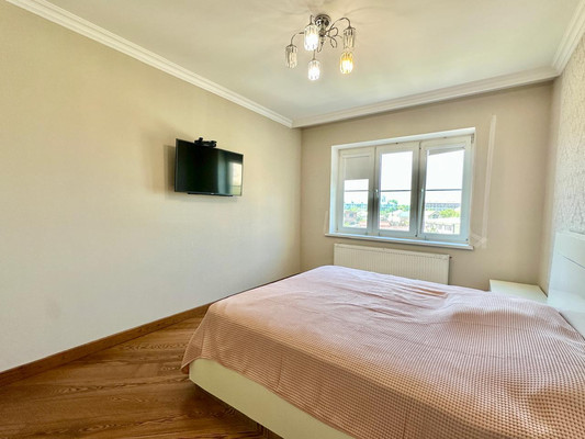 Продам трехкомнатную (3-комн.) квартиру, им. Гаврилова П.М. ул, 27, Краснодар г