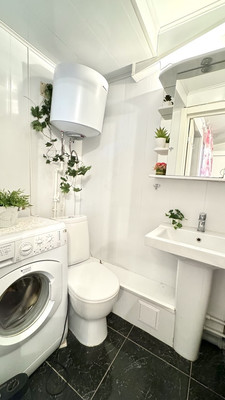 Продам двухкомнатную (2-комн.) квартиру, Максима Горького ул, 33, Астрахань г