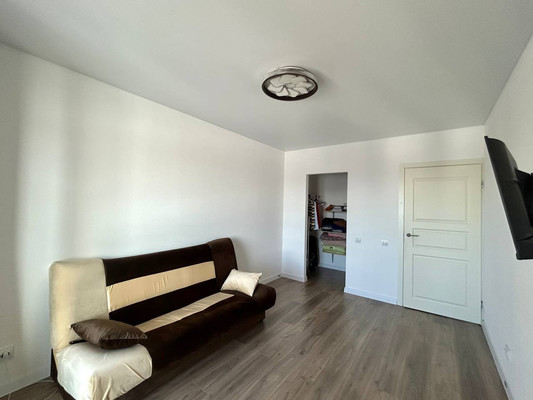 Продам однокомнатную (1-комн.) квартиру, Чайная ул, 2, Бугры п