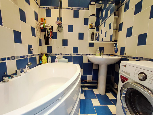 Продам двухкомнатную (2-комн.) квартиру, Надежды ул, 4, Костомукша г