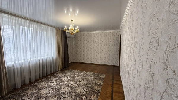 Продам двухкомнатную (2-комн.) квартиру, Хабаровская ул, 48к1, Симферополь г