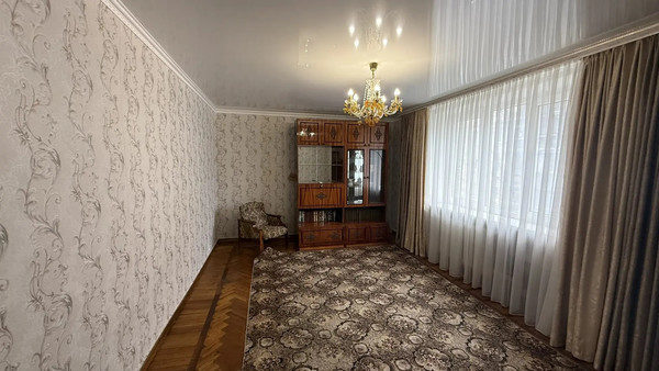 Продам двухкомнатную (2-комн.) квартиру, Хабаровская ул, 48к1, Симферополь г